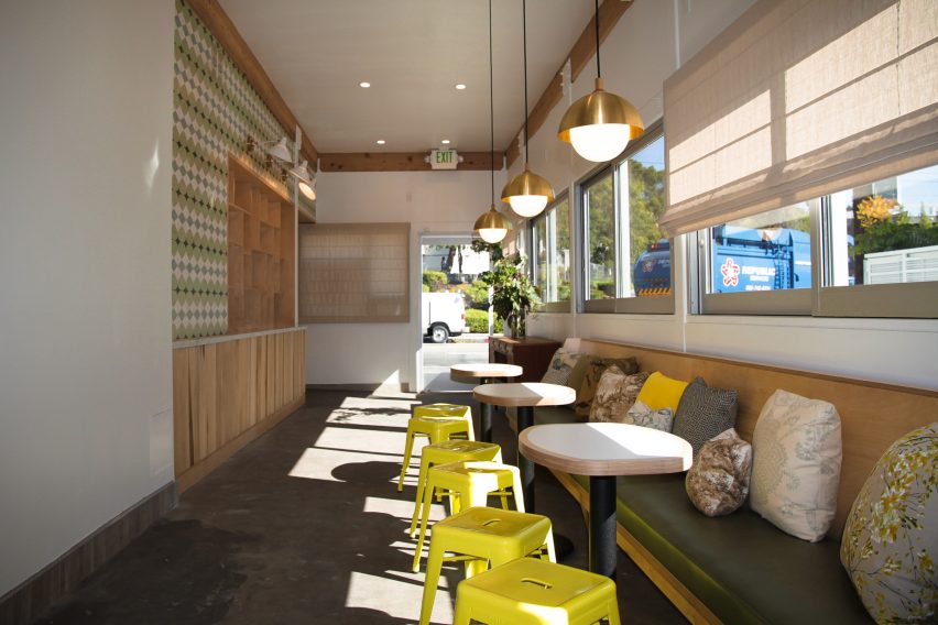 MOBY’S VEGAN CAFE IN L.A. HAS A MID-CENTURY MODERN STYLE