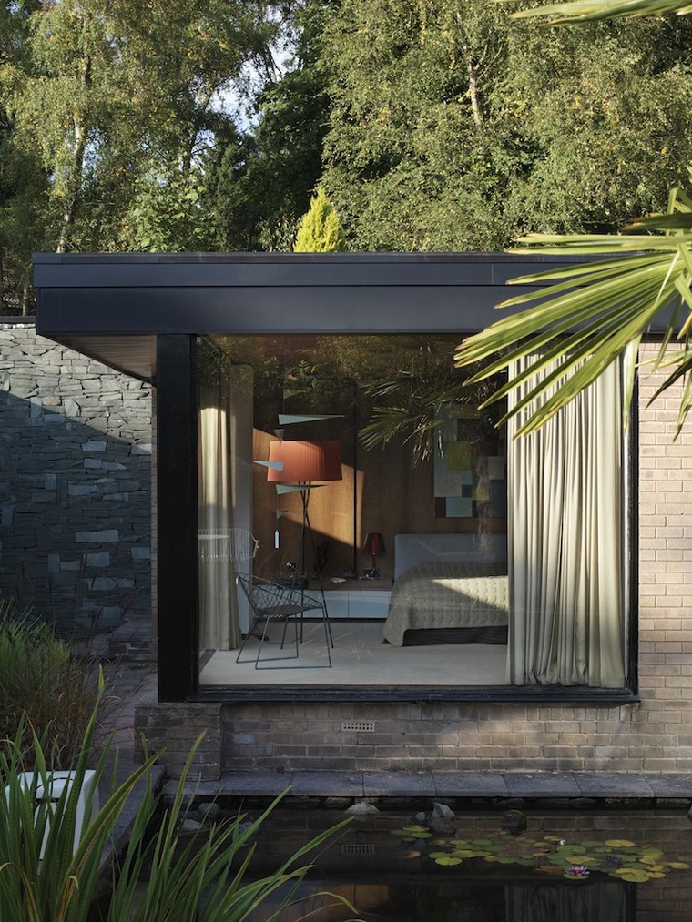 We’ve seen some architectural gems in our time, but this one, in a tranquil spot in Nottinghamshire, really steals the show. It is the stuff of dreams – a midcentury dream home, one might say.