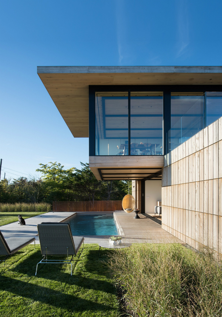 1-3 Hamptons home by Bates Masi features cantilevering upper floor