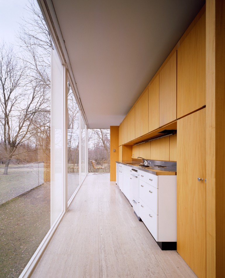 Mid-Century Modern Icons- The Farnsworth House by Mies van der Rohe
