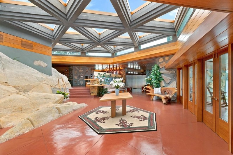A Frank Lloyd Wright Inspired House On The Market For $12.9M_3