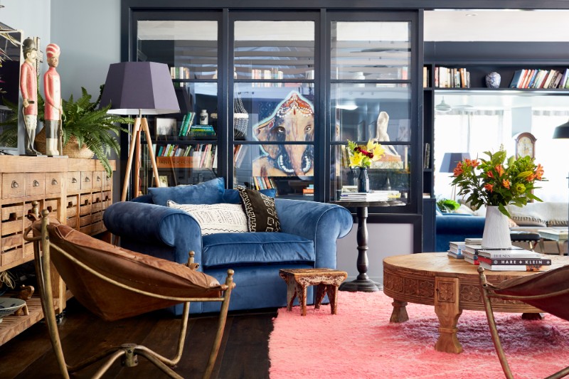 Amazing Colorful Living Rooms We Still Can’t Get Over_7