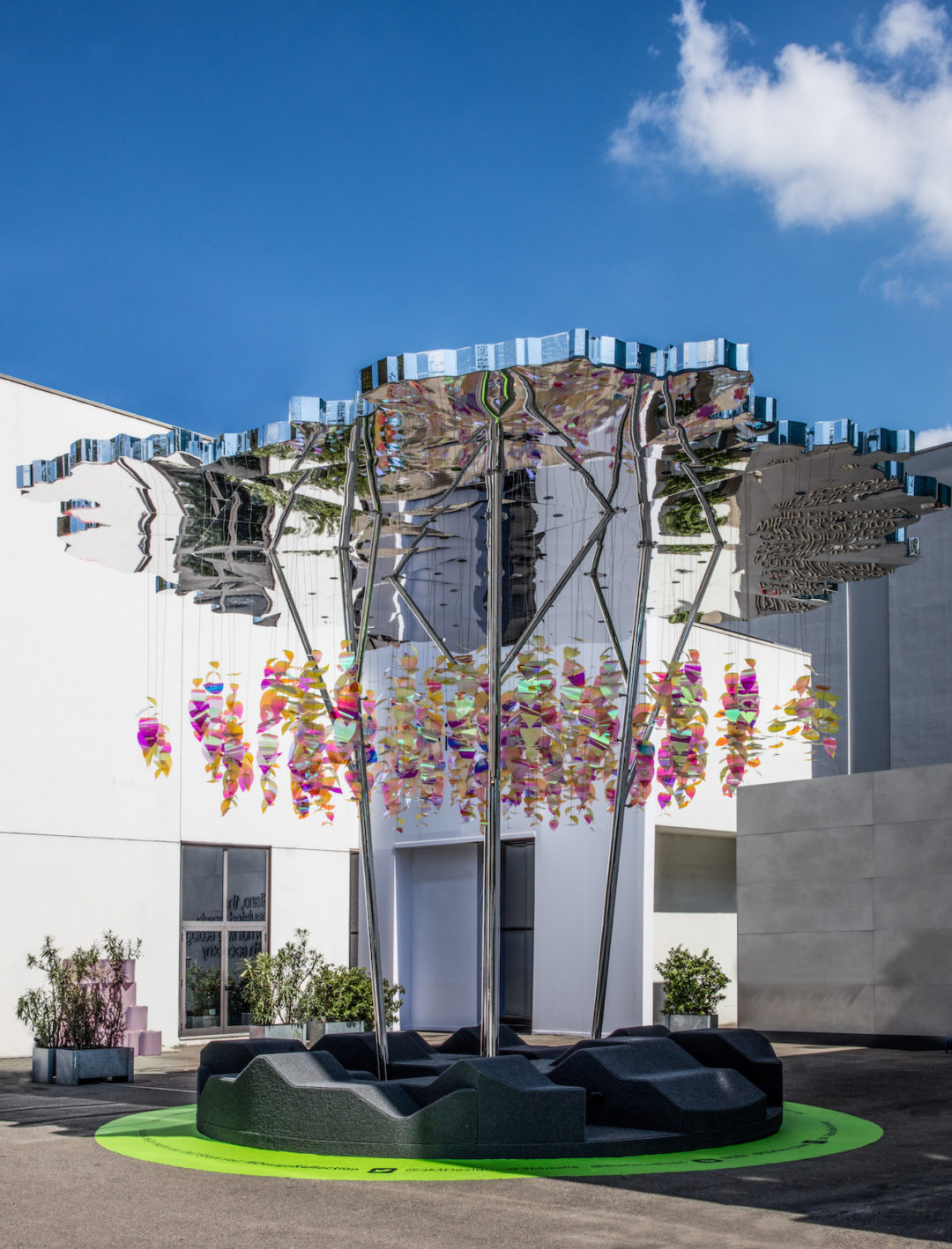 Stefano Boeri’s Urban Trees Grow in Milan Stefano Boeri Stefano Boeri’s Urban Trees Grow in Milan 1