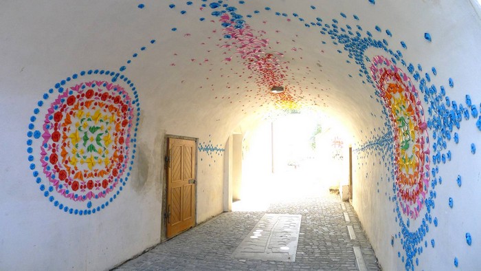 Street art: French artist colors the cities with origamis street art Street art: French artist colors the cities with origamis Street art French artist colors the cities with origamis 10