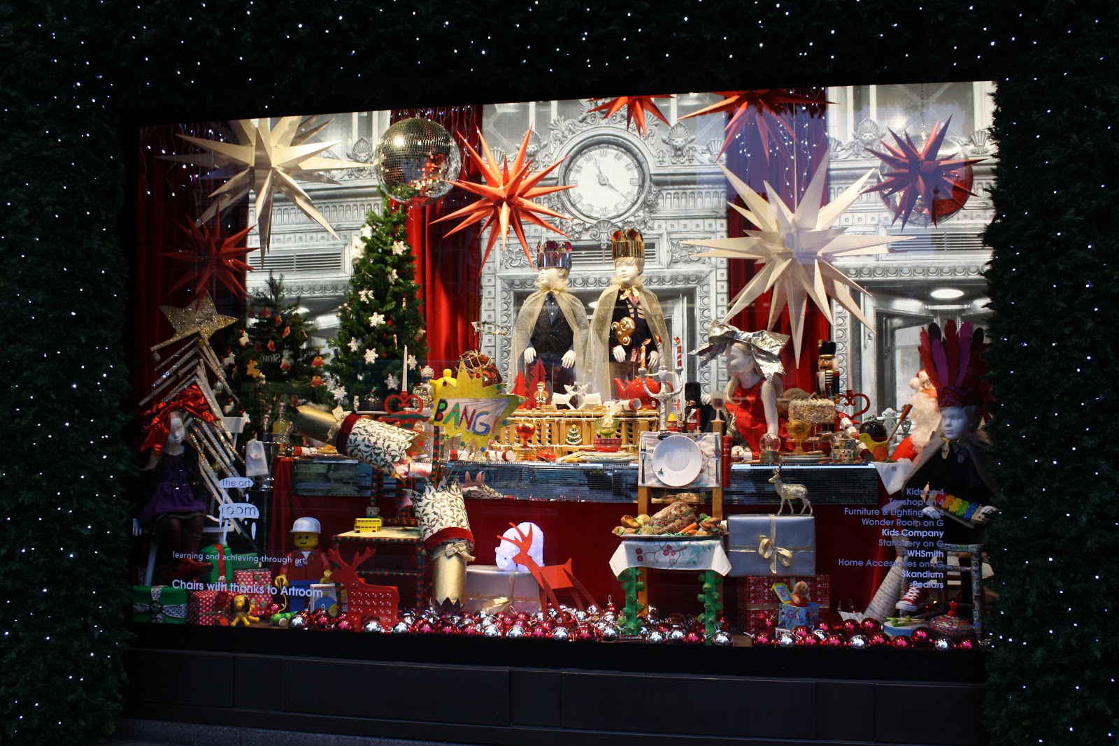 5 STUNNING CHRISTMAS STORES TO VISIT IN LONDON Christmas stores 5 STUNNING CHRISTMAS STORES TO VISIT IN LONDON selfridges christmas window art room