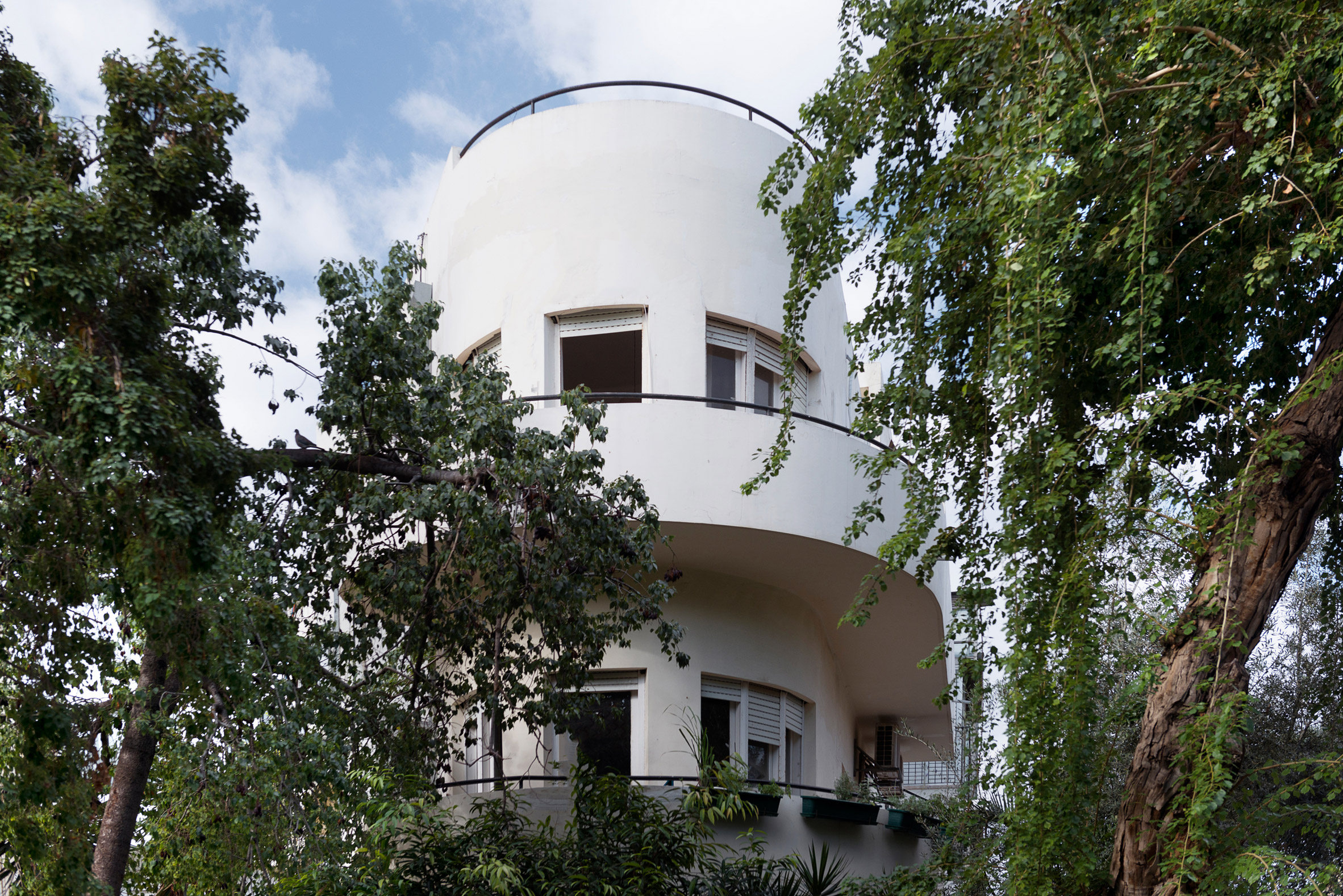 1 Bauhaus apartment in Tel Aviv renovated to highlight its history Bauhaus Bauhaus apartment in Tel Aviv renovated to highlight its history 1 4