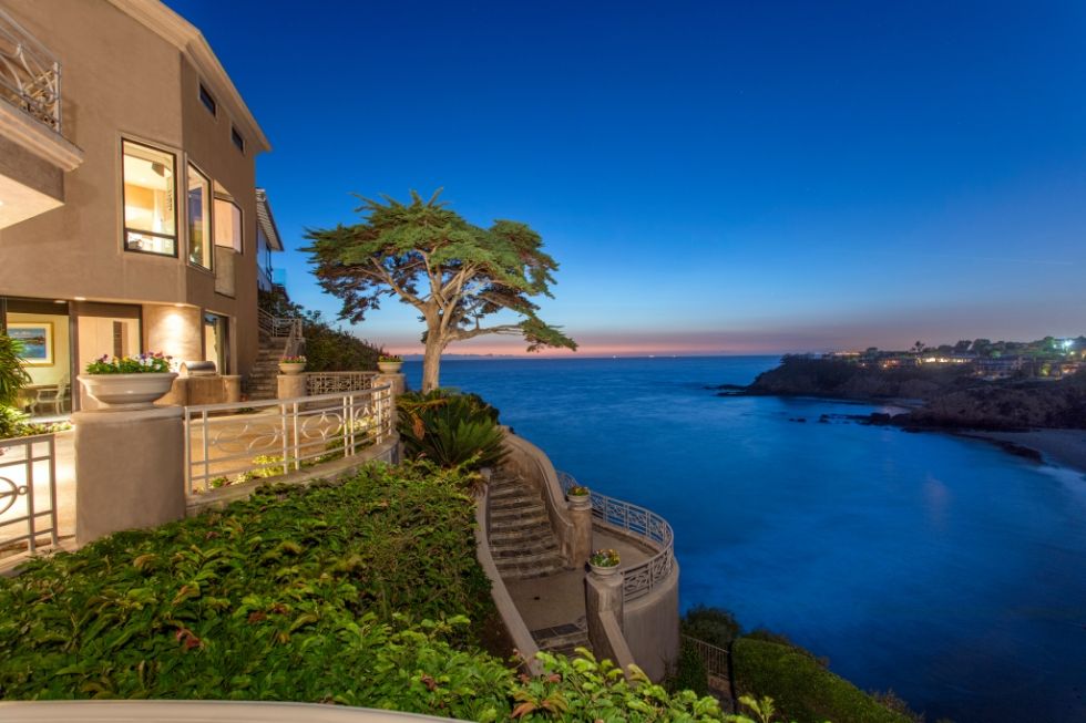 DISCOVER 10 MOST BEAUTIFUL VIEWS FROM HOMES TO GET INSPIRED! 10 MOST BEAUTIFUL VIEWS DISCOVER 10 MOST BEAUTIFUL VIEWS FROM HOMES TO GET INSPIRED! laguna beach 1488819793