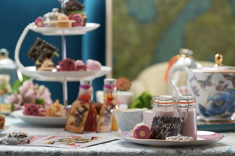 Go Mad w/ this Alice in Wonderland Tea Party in London alice in wonderland tea party Go Mad w/ this Alice in Wonderland Tea Party in London Go Mad w this Alice in Wonderland Tea Party in London 3