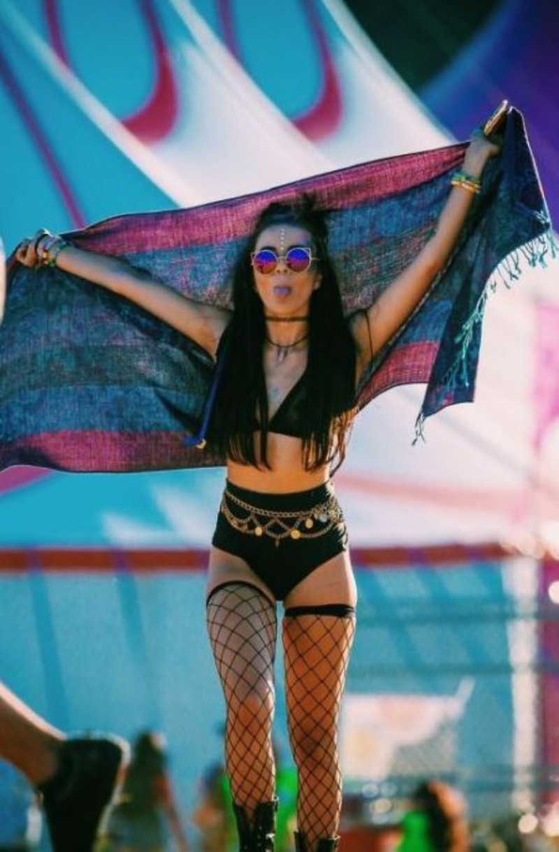 Reinvent Your Music Festival Outfits Without Looking Like an Amateur music festival outfits Reinvent Your Music Festival Outfits Without Looking Like an Amateur fishnets and black booty shorts