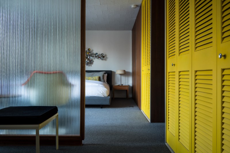 A 1960s Mid-Century Modern House in Indiana That's Been Kept Untouched   the frost house interiors preservation modernism indiana usa dezeen 2364 col 21
