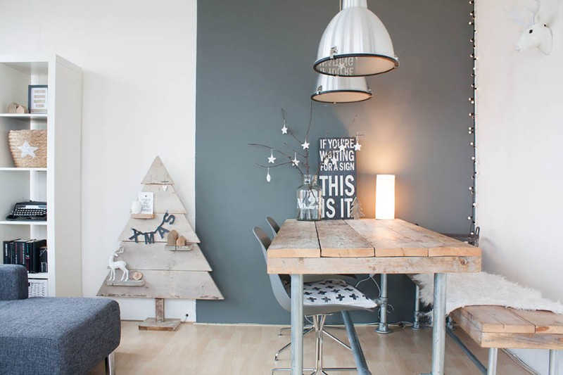 Christmas is coming, and everybody wants to find new Christmas decor ideas. Learn more about Scandinavian Christmas decor trends! scandinavian christmas decor trends These 5 Scandinavian Christmas Decor Trends Are To Die For! eclectic dining room 3 1
